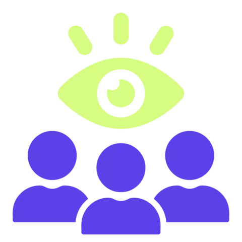 3 personnes ensemble avec un oeil en dessus
